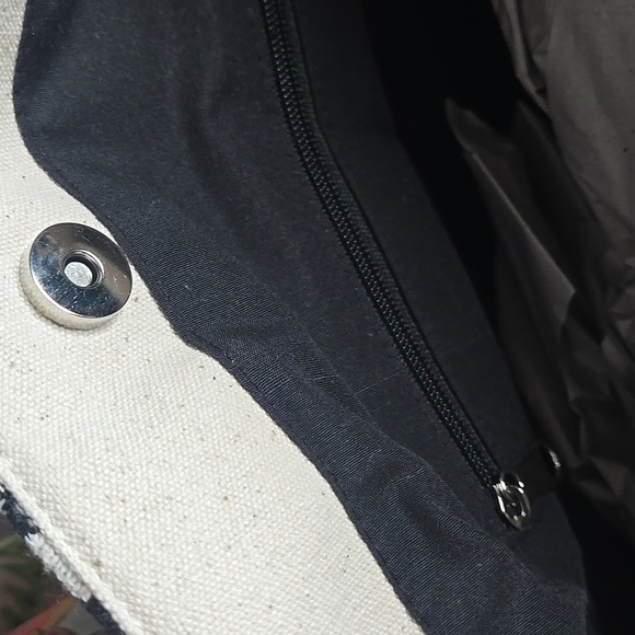 NWT A&B Tiguer Beat Tote - Picture 9 of 10